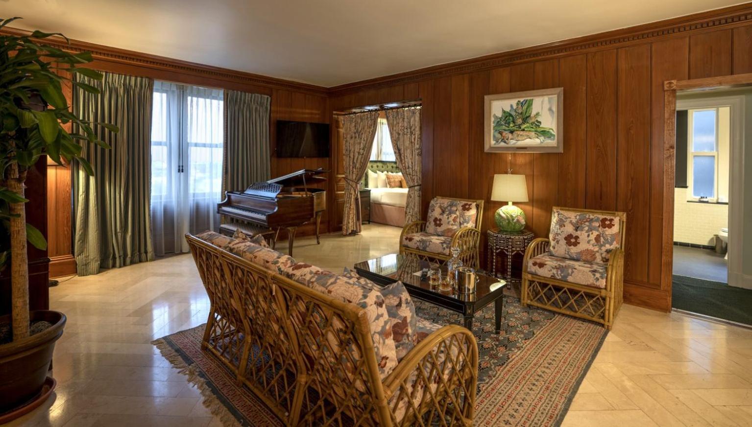Pontchartrain Hotel St. Charles Avenue New Orleans Exterior photo
